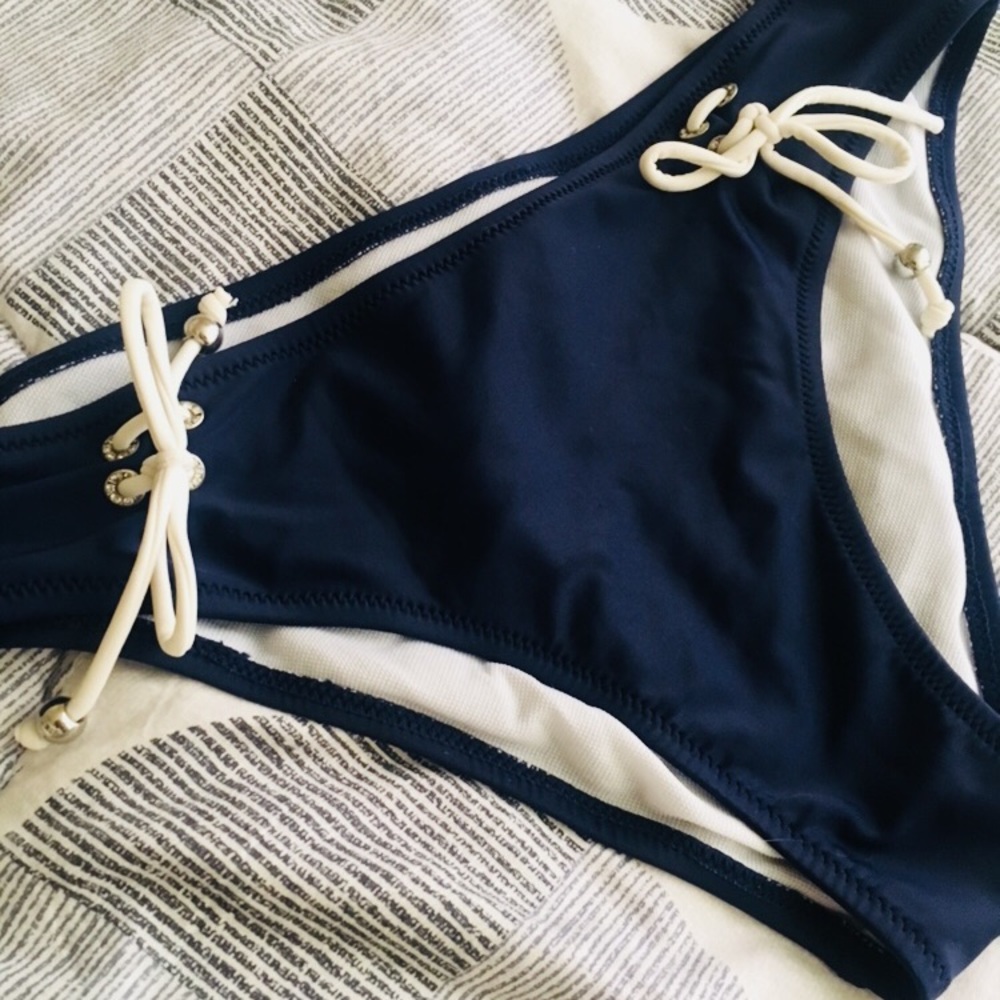 Bikini Set - Picture 4 of 5